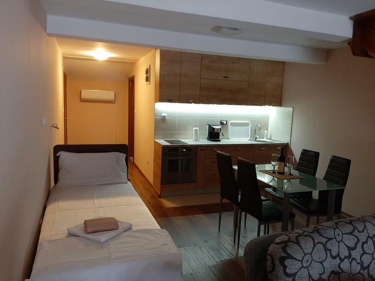 Apartmani Mia Vuksanovic Cetinje Bagian luar foto